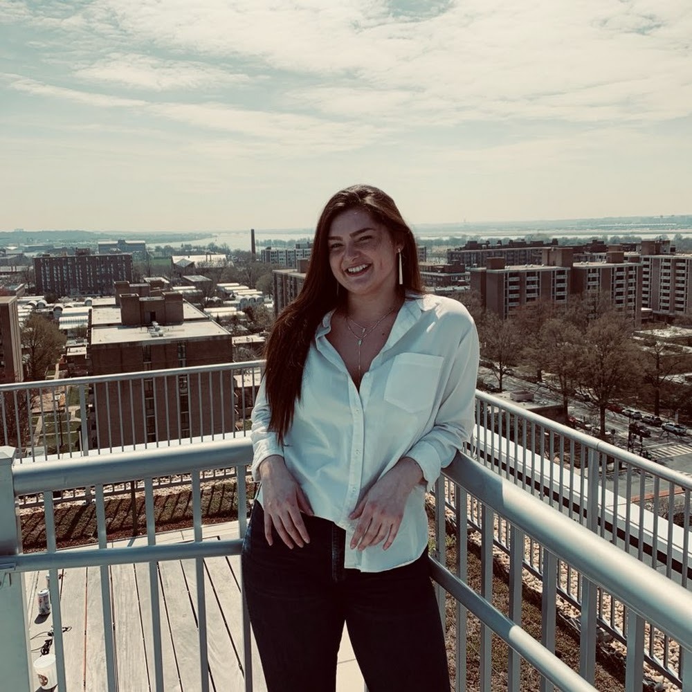 Meet your Posher, Adriana